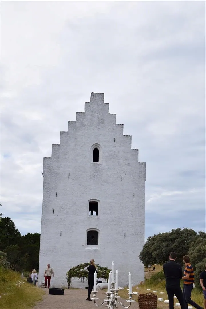 G22 den tilsandede kirke   the sand covered church skagen sat 22 jul (21)